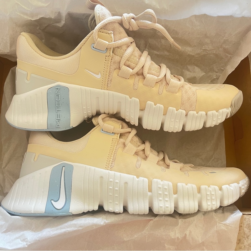 Metcon 5 Nikes (NEW WITH BOX)